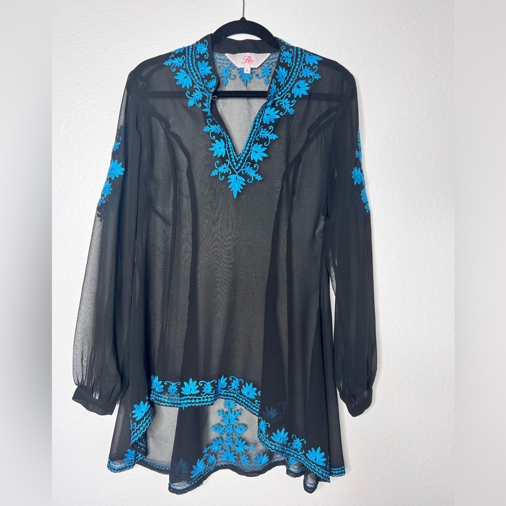 Roja Top Tunic  Size S Embroidered Key Hole Front Western Long Sleeves